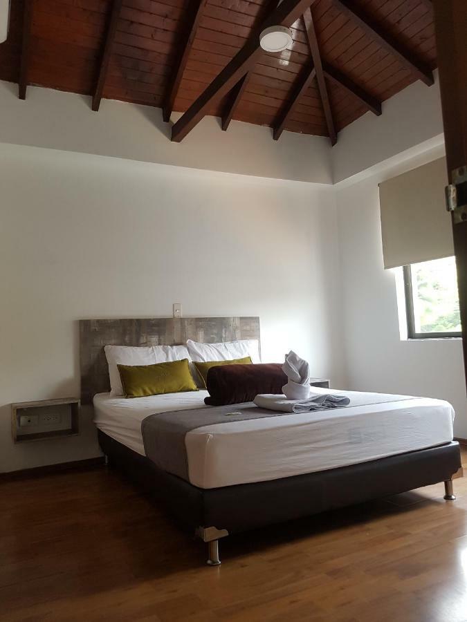 Hotel Porton Colonial Medellin Exterior photo